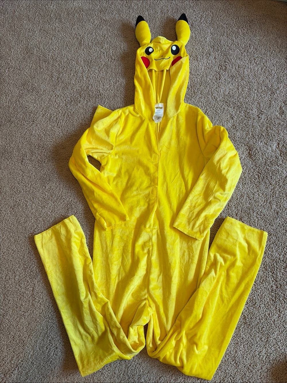 Pokémon Pikachu Deluxe Hood & Tail Youth Costume- See Measurements.